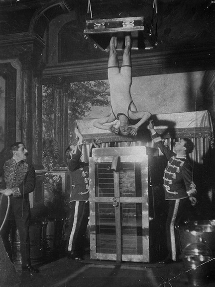 Houdini's water torture cell2